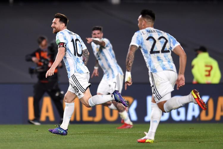 世预赛乌拉圭vs阿根廷