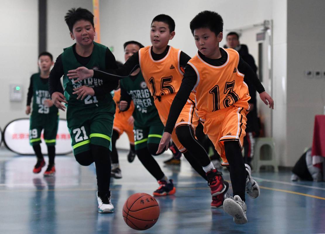 篮球比赛视频小学生