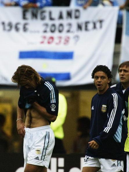 阿根廷球员掩面哭泣